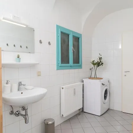 Cozy Kunsthaus Apartment Graz